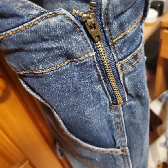 GAP DENIM STRETCH CROP OVERALLS - Picture 7 of 8